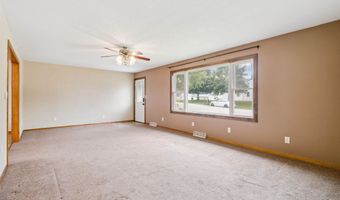 310 7th Ave SE, Dyersville, IA 52040