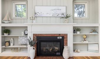 75 Markwood Dr, Barrington, RI 02806