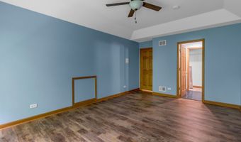 2 Echowood Dr, Algonquin, IL 60102