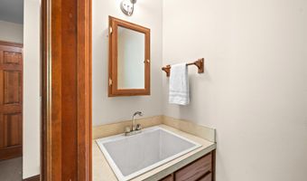1 Old Milford Rd, Amherst, NH 03031