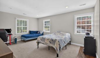 6720 NEWBOLD Dr, Bethesda, MD 20817
