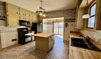 911 Pine St, Atlantic, IA 50022