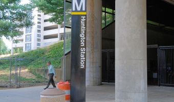 6631 WAKEFIELD Dr 319, Alexandria, VA 22307