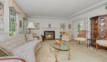 11 Tanglewood Dr, Danbury, CT 06811