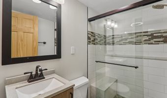 327 Oakwood Dr, Antioch, IL 60002