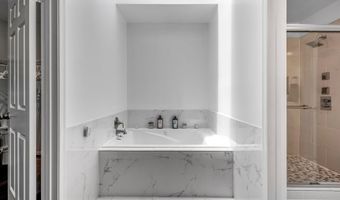 1128 HALESWORTH Dr, Rockville, MD 20854