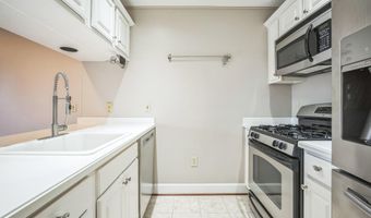 1050 N STUART St 411, Arlington, VA 22201