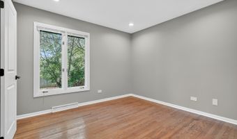 1245 WINAKI Trl, Algonquin, IL 60102