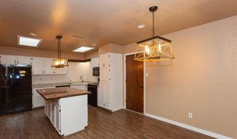 2105 W Briscoe Ave, Artesia, NM 88210