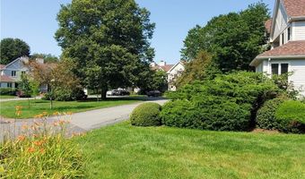 15 Hammersmith Rd 33, Newport, RI 02840