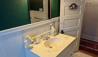 20-24 Church St, Barre, MA 01074
