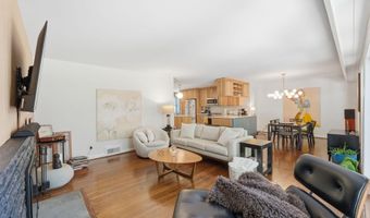 5902 WILSON Ln, Bethesda, MD 20817