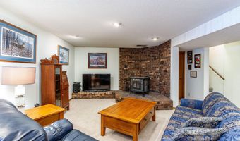 5407 Valley Rd, Ames, IA 50014