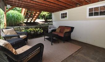 83 Rolling Hill Dr, Exeter, RI 02822