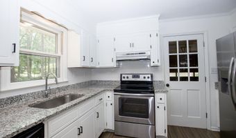 901 Glendale Dr, Aberdeen, NC 28315