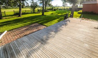 903 Willow Dr, Aberdeen, SD 57401