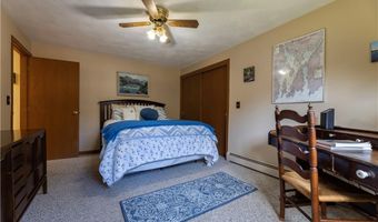 8 Robin Dr, North Kingstown, RI 02852