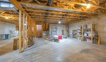 1303 N 158th Ct, Basehor, KS 66007