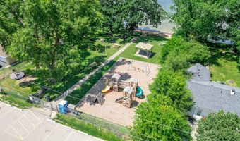 409 Maplewood Dr, Antioch, IL 60002