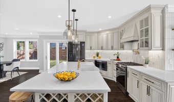 1607 N GLEBE Rd, Arlington, VA 22207