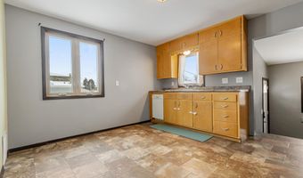 704 S Harrison St, Aberdeen, SD 57401