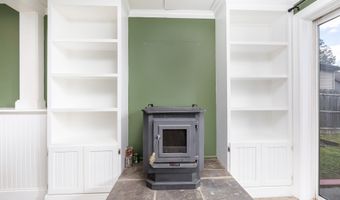 127 Curtiss St, Bristol, CT 06010