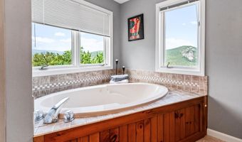 46 Ammonoosuc Dr, Bartlett, NH 03812