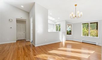31 Stanchion Ave, Jamestown, RI 02835