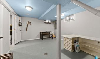 606 N 3rd St, Beresford, SD 57004
