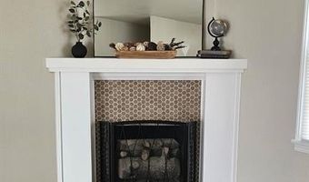 1038 E WALNUT St, Altus, OK 73521