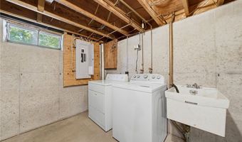 34 Crescent Dr, Akron, NY 14001
