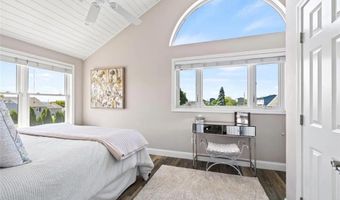 26 Walcott Ave, Narragansett, RI 02882