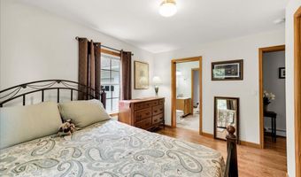 21 Bowling Green Ln, Belfast, ME 04915