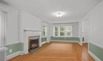 112 County Rd, Barrington, RI 02806