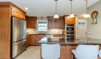 33 Rosewood Ln, Cumberland, RI 02864