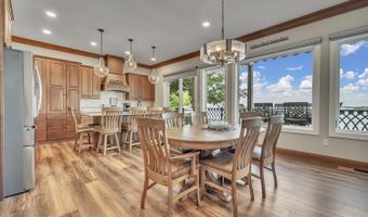 325 Lakeshore Dr, Arnolds Park, IA 51331