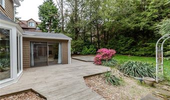 7 White Birch Rd, Cranston, RI 02920