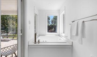 104 Kay Blvd, Newport, RI 02840
