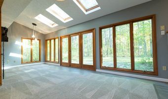 19121 Brewster Rd, Aurora, OH 44202