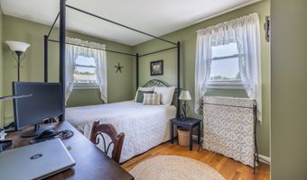 14 Hotchkiss Dr, Bristol, CT 06010