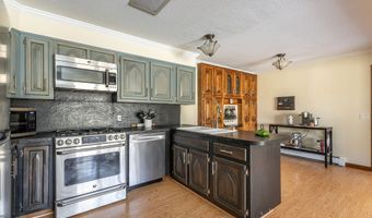 9 Delno Dr, Danbury, CT 06811