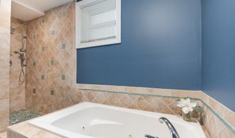 1237 Fox River Dr, Algonquin, IL 60102