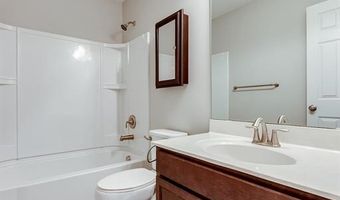 925 Meramec Grove Dr, Ballwin, MO 63021