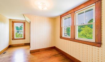 17 Main St, Albion, ME 04910