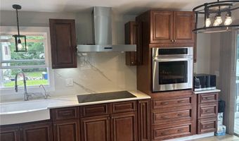 23 Granite St, Johnston, RI 02919