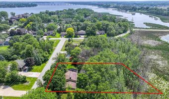 2320 STROEBE ISLAND Dr, Appleton, WI 54915