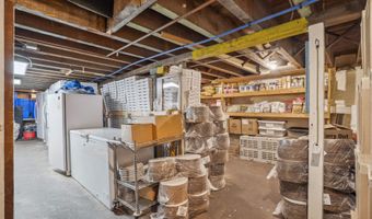108 W 1st, Dyersville, IA 52040