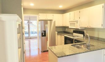 2134 Overlook Ct, Ann Arbor, MI 48103