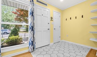 5013 AMERICANA Dr, Annandale, VA 22003