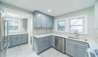 901 Palmer Ave, Holmdel, NJ 07733